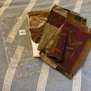 Dust Ruffle and Pillow Shams​